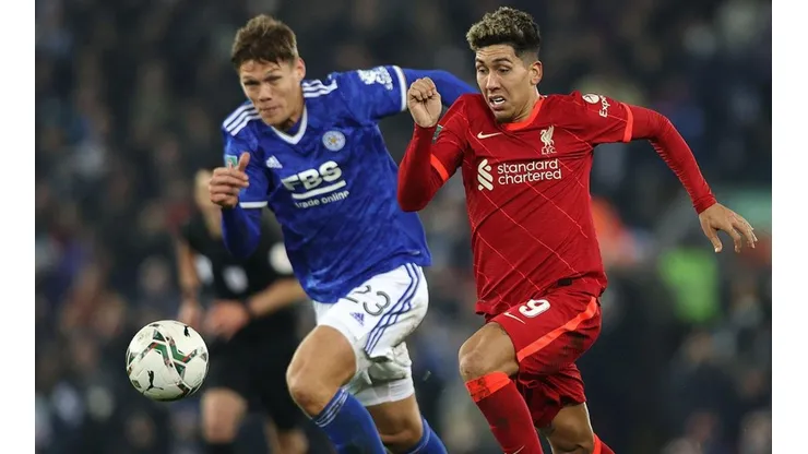 Liverpool vs Leicester en acción de juego.
