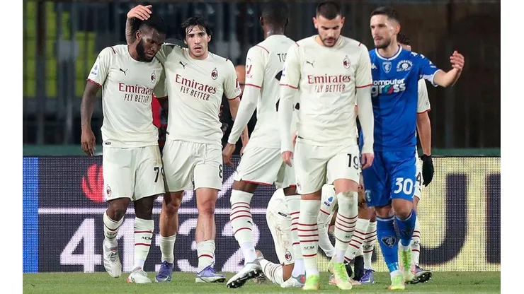 Festejo de gol de Milan.