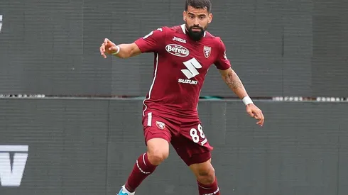 Tomás Rincón en acción con Torino.