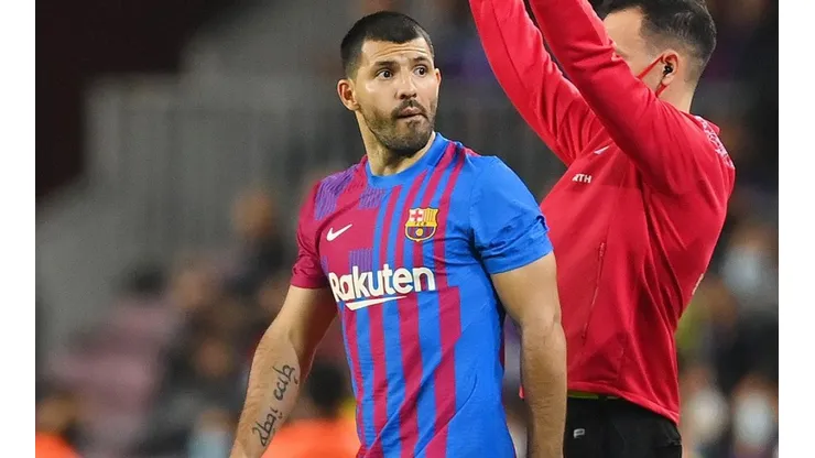 Sergio Agüero en acción con Barcelona.