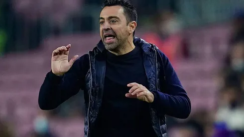 Xavi Hernández en dirección de Barcelona.