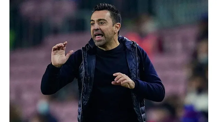 Xavi Hernández en dirección de Barcelona.