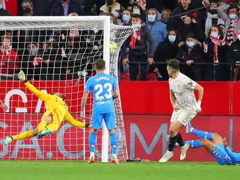 Con un gol al final del partido, Sevilla venció a Atlético de Madrid y no le pierde pisada al líder