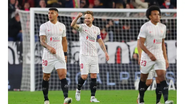 Festejo de gol de Rakitic.