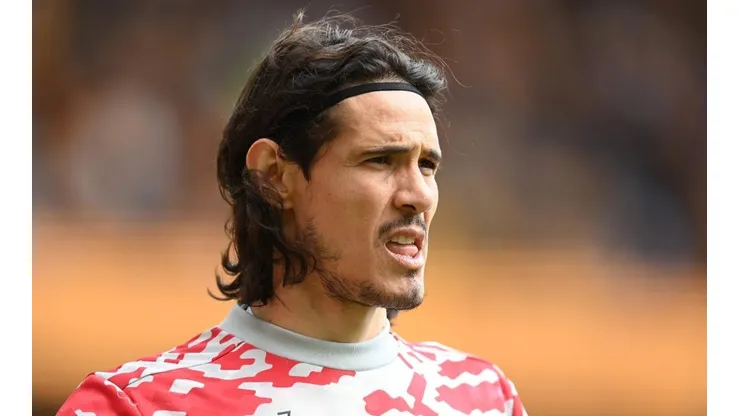 Cavani ya tiene el contrato con Barcelona sobre la mesa.