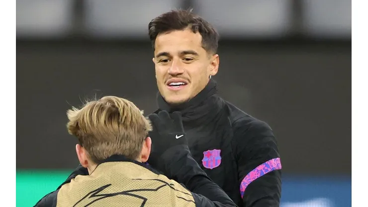 Coutinho en calentamiento con Barcelona.