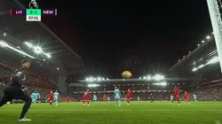 Alisson, el arquero de Liverpool, descolocado ante el gol de Shelvey.