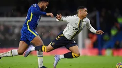 Acción de juego de Chelsea con Everton.