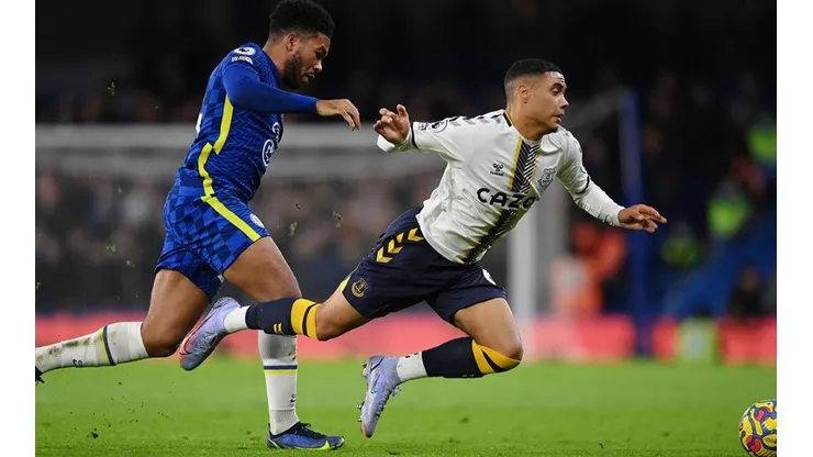 Acción de juego de Chelsea con Everton.