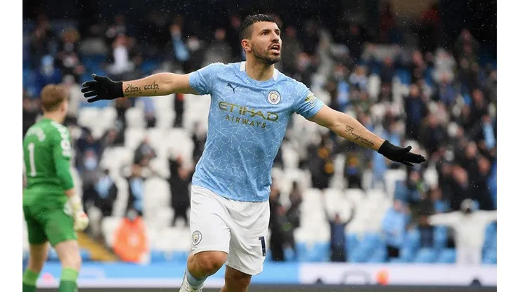 Festejo de gol de Sergio Agüero.