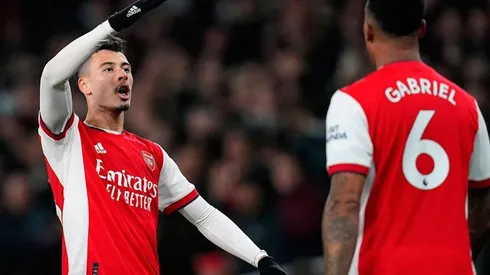 Festejo de gol de Arsenal.