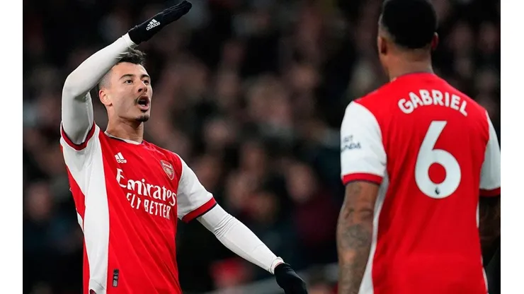 Festejo de gol de Arsenal.
