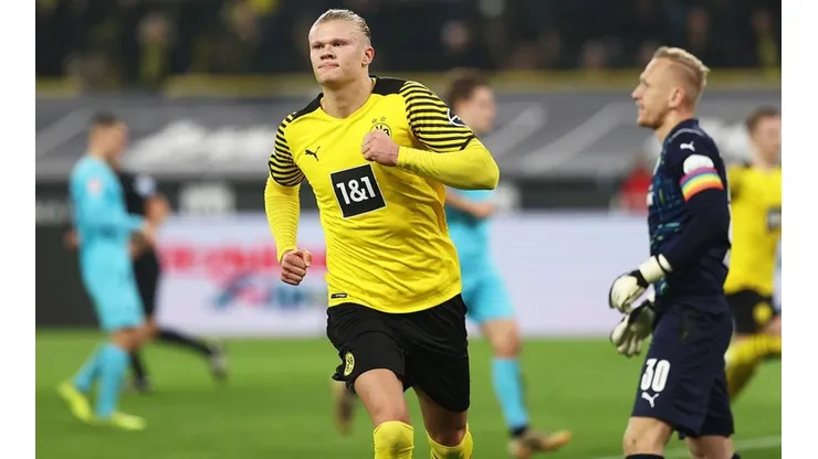 Erling Haaland en festejo con Borussia Dortmund.