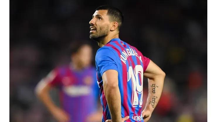 Sergio Agüero anunció su retiro y Barcelona se quedó casi sin '9'.