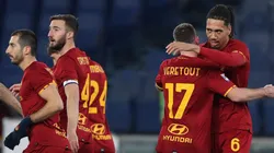 Smalling, el autor del primer gol de Roma, celebrando junto a Veretout.