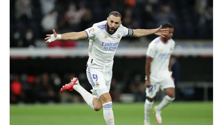 Benzema abrió la cuenta en el derbi madrileño.