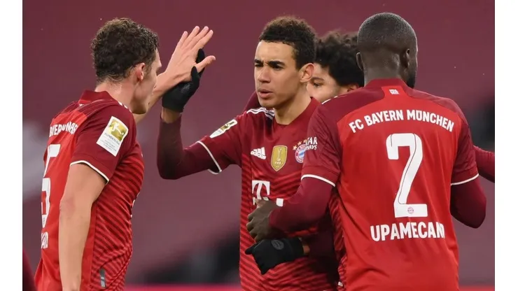 Bayern Múnich gana y sigue sacando ventaja en la Bundesliga.