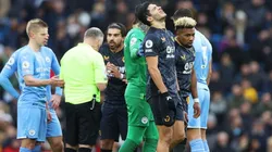 Raúl Jiménez fue expulsado por doble amarilla en sólo un minuto.