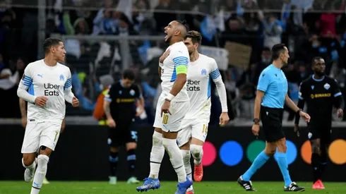 Dimitri Payet junto a los jugadores del Marsella.