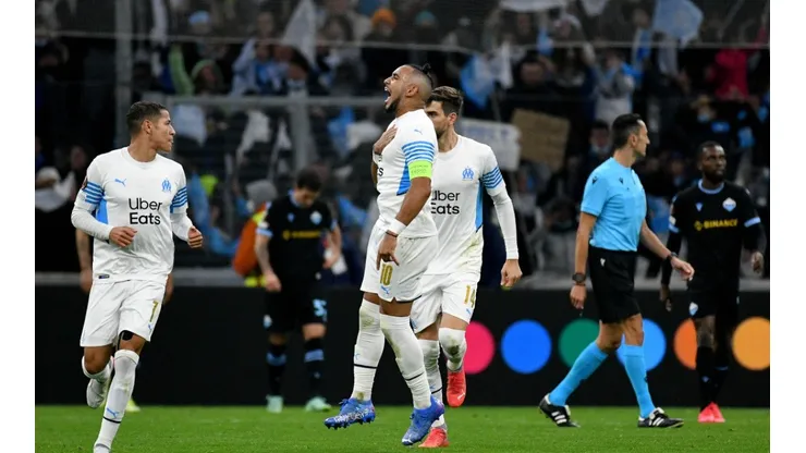 Dimitri Payet junto a los jugadores del Marsella.