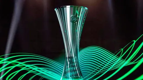 Trofeo de Conference League.