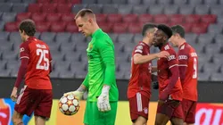 Ter Stegen, de mala actuación, con el festejo de Bayern Múnich de fondo.