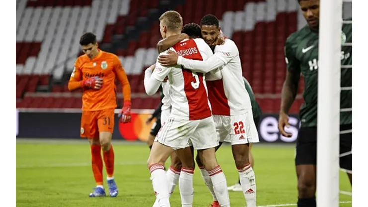 Festejo de gol de Ajax.