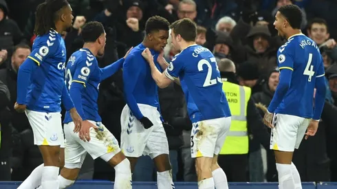 Demarai Gray y un misil para el triunfo de Everton.