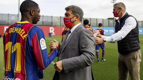 Ousmane Dembelé y Joan Laporta en un entrenamiento del Barcelona.