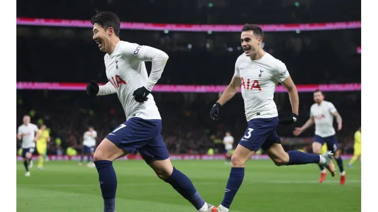 Heung-Min Son y Sergio Reguilón celebrando para Tottenham.