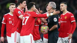 Todo el United reclamó al árbitro.
