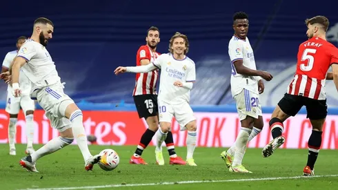 Gol de Real Madrid tras accidentada asistencia.