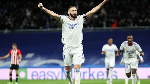 Festejo de gol de Benzema.