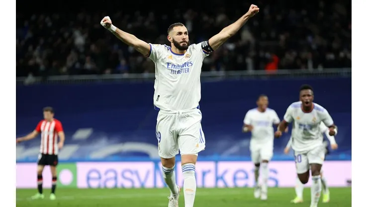 Festejo de gol de Benzema.