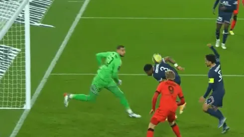 Dolberg había quedado solo frente al arco de Donnarumma.