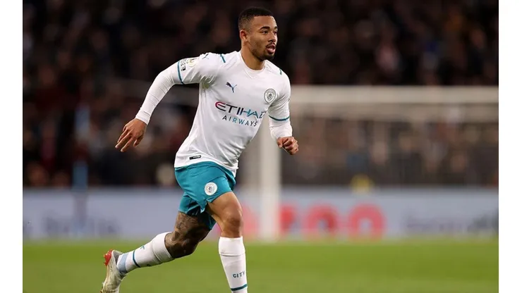 Gabriel Jesús en partido con City.