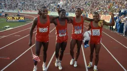 Carl Lewis, Emmit King (segundo desde la izquierda), Willie Gault y Calvin Smith, en el Mundial de Helsinki, Finlandia.