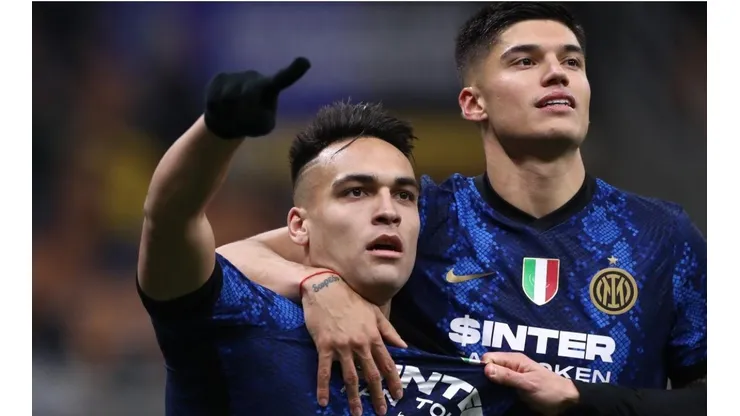 Lautaro Martínez celebra junto al 'Tucu' Correa el triunfo de Inter.