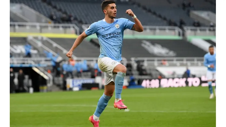 Ferrán Torres celebra uno de sus goles en Manchester City.