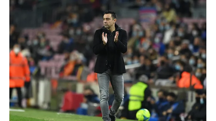 Xavi Hernández continúa modelando a Barcelona.
