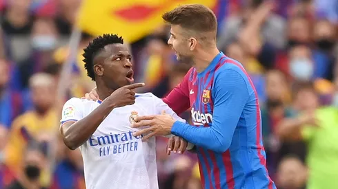 Vinícius Júnior y Gerard Piqué en El Clásico.