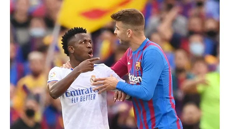 Vinícius Júnior y Gerard Piqué en El Clásico.