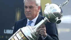 Nery Pumpido con la Copa Libertadores.