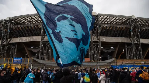 Los hinchas de Nápoli homenajearon a Diego Maradona a un año de su fallecimiento.