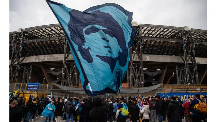 Los hinchas de Nápoli homenajearon a Diego Maradona a un año de su fallecimiento.