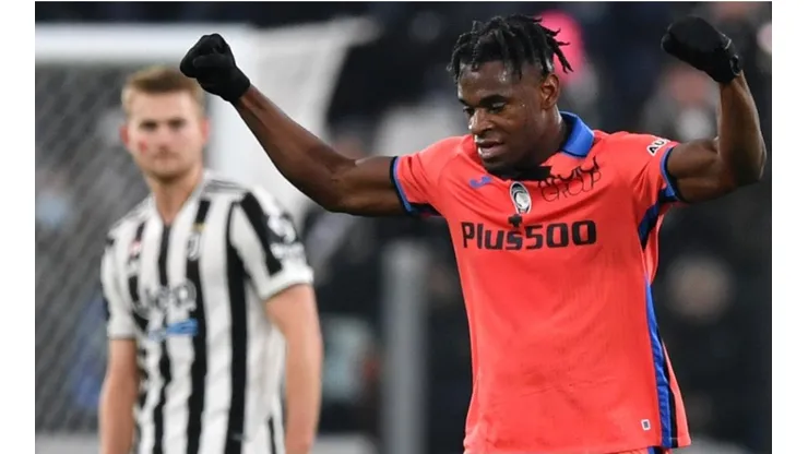 Duván Zapata y su festejo por el gol del triunfo de Atalanta ante Juventus.