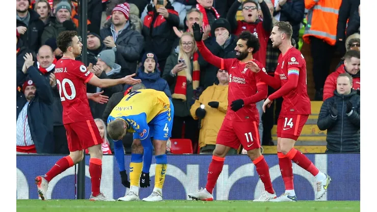 Jugadores del Liverpool celebran uno de sus goles.