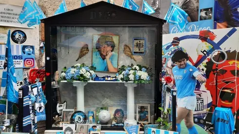 Napoli homenajea Maradona a un año de su muerte.