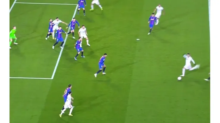 Otamendi la agarró de gran forma, clavó un golazo, pero se lo anularon.
