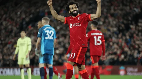 Salah celebra con Liverpool.